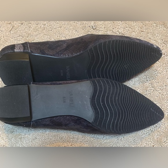 Vaneli women’s suede animal print flats size 8.5 NARROW - Picture 2 of 4